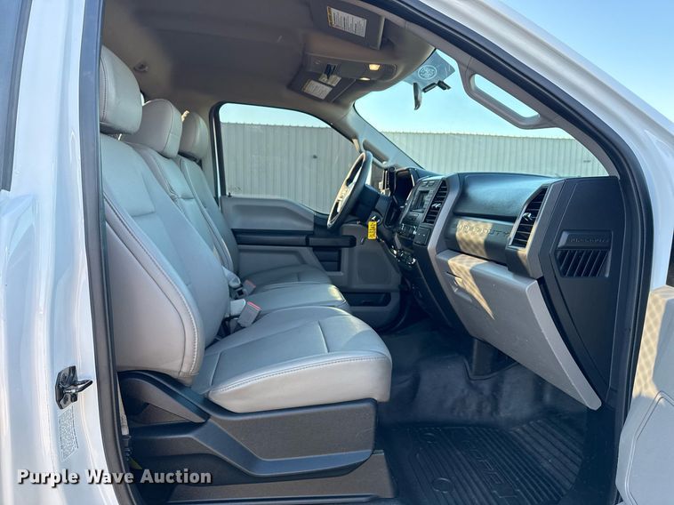 image for item EG2483 2019 Ford F550 flatbed truck