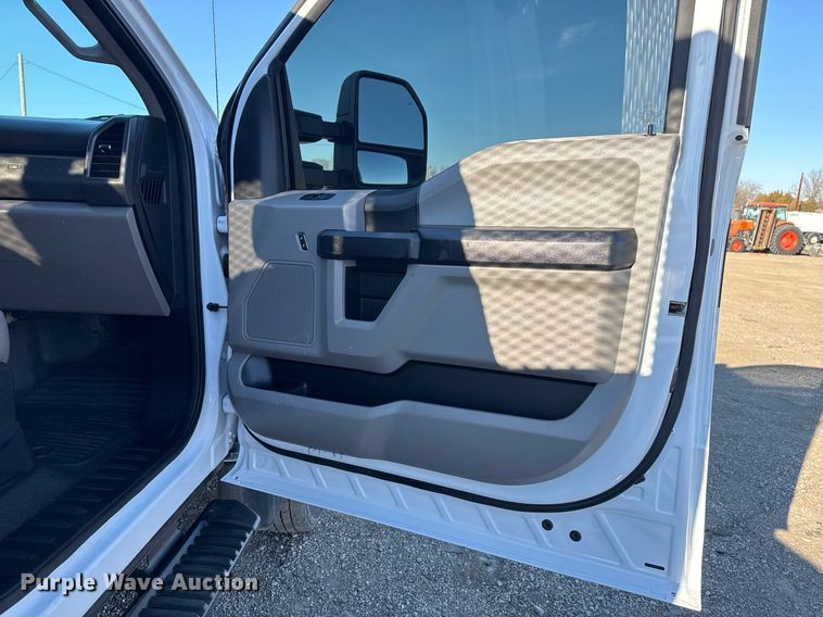 image for item EG2483 2019 Ford F550 flatbed truck