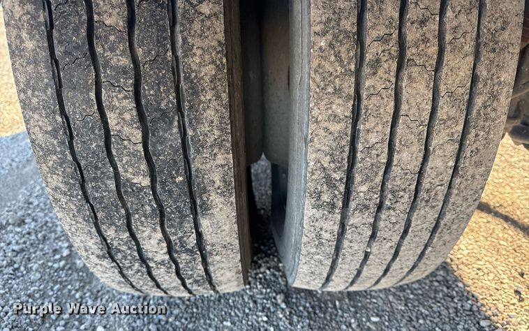 image for item EG2483 2019 Ford F550 flatbed truck