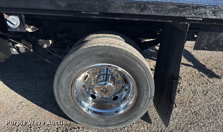 image for item EG2483 2019 Ford F550 flatbed truck