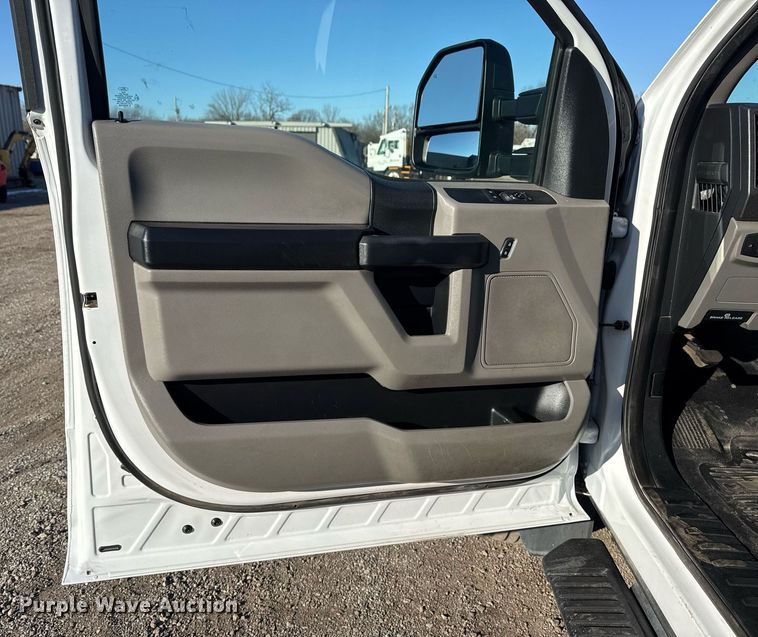 image for item EG2484 2017 Ford F550 dump flatbed truck