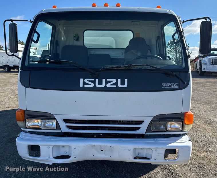 image for item EG2487 2003 Isuzu  NPR sprayer truck 