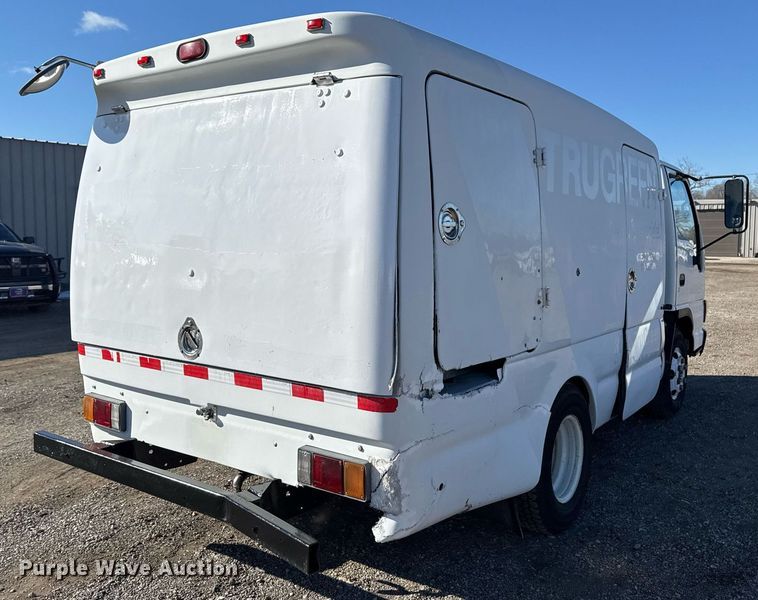 image for item EG2487 2003 Isuzu  NPR sprayer truck 