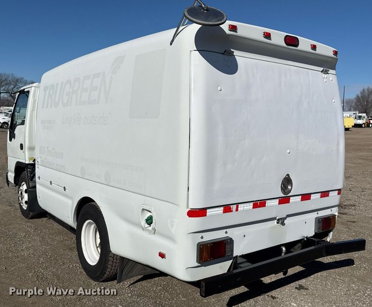 image for item EG2487 2003 Isuzu  NPR sprayer truck 