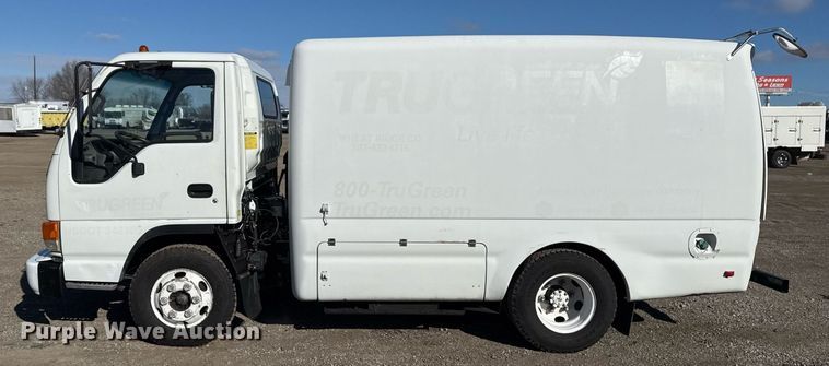 image for item EG2487 2003 Isuzu  NPR sprayer truck 