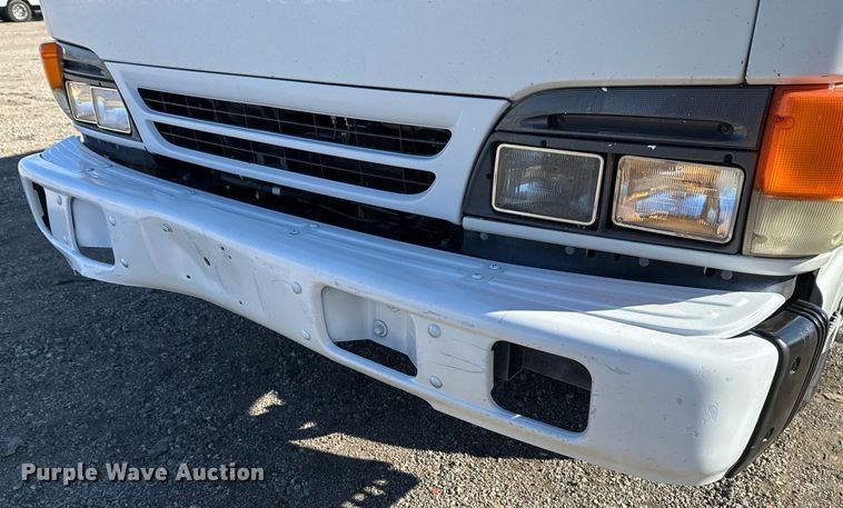 image for item EG2487 2003 Isuzu  NPR sprayer truck 