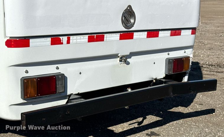 image for item EG2487 2003 Isuzu  NPR sprayer truck 