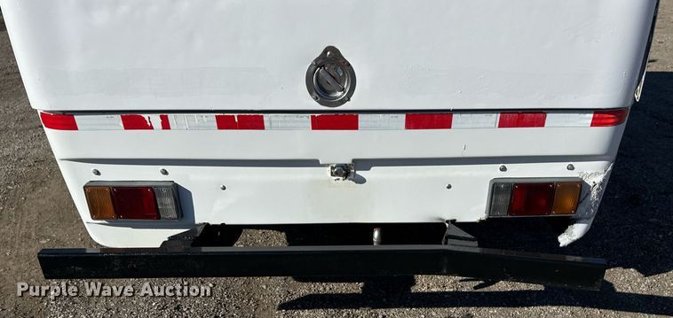 image for item EG2487 2003 Isuzu  NPR sprayer truck 