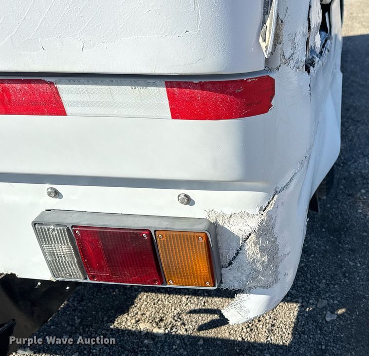 image for item EG2487 2003 Isuzu  NPR sprayer truck 