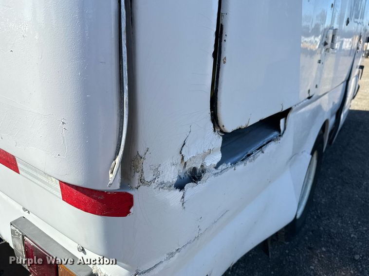 image for item EG2487 2003 Isuzu  NPR sprayer truck 