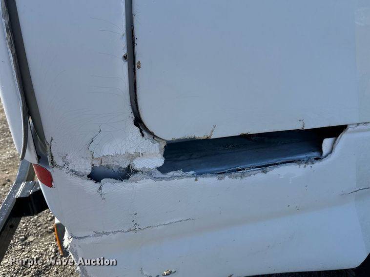 image for item EG2487 2003 Isuzu  NPR sprayer truck 