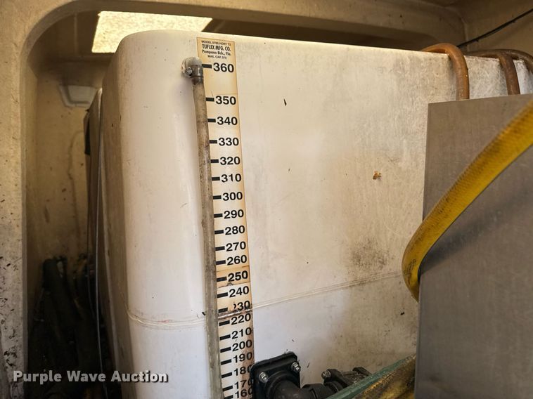 image for item EG2487 2003 Isuzu  NPR sprayer truck 