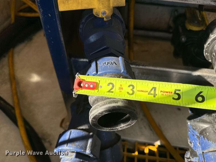 image for item EG2487 2003 Isuzu  NPR sprayer truck 