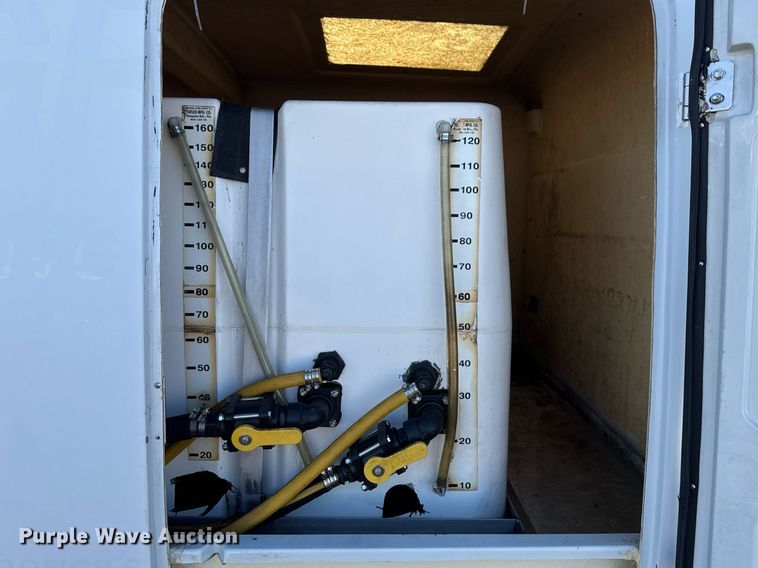 image for item EG2487 2003 Isuzu  NPR sprayer truck 