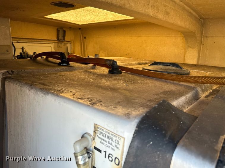 image for item EG2487 2003 Isuzu  NPR sprayer truck 