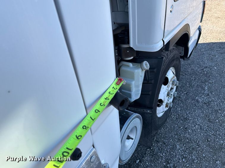 image for item EG2487 2003 Isuzu  NPR sprayer truck 