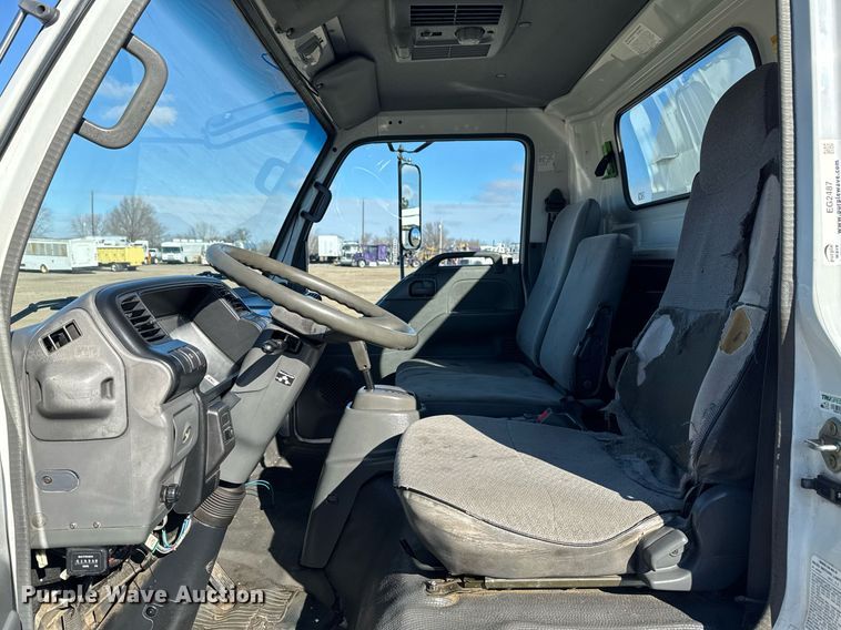 image for item EG2487 2003 Isuzu  NPR sprayer truck 