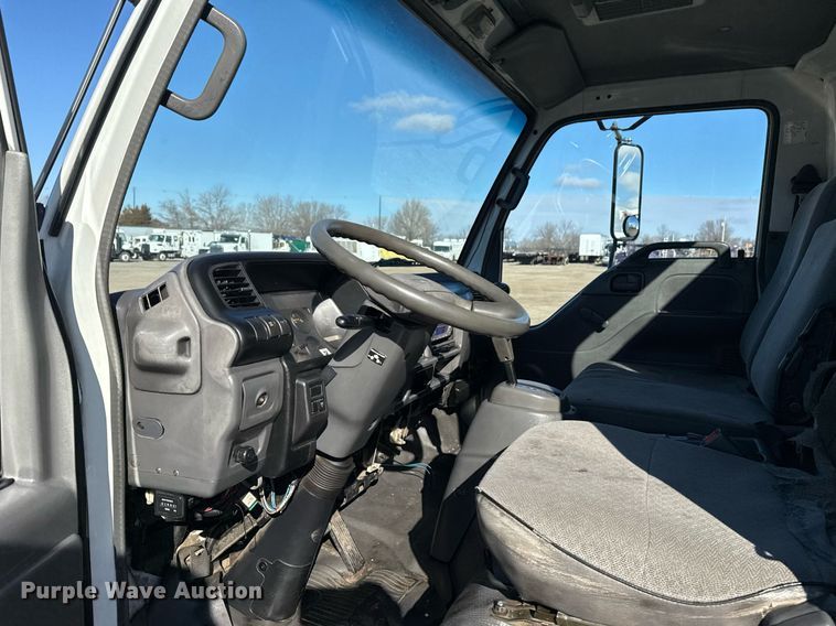 image for item EG2487 2003 Isuzu  NPR sprayer truck 