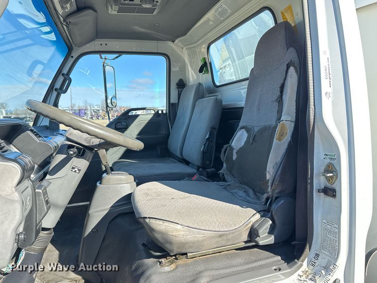 image for item EG2487 2003 Isuzu  NPR sprayer truck 