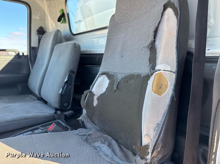 image for item EG2487 2003 Isuzu  NPR sprayer truck 