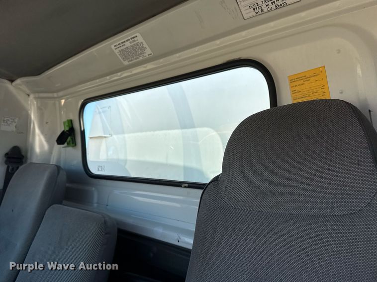 image for item EG2487 2003 Isuzu  NPR sprayer truck 