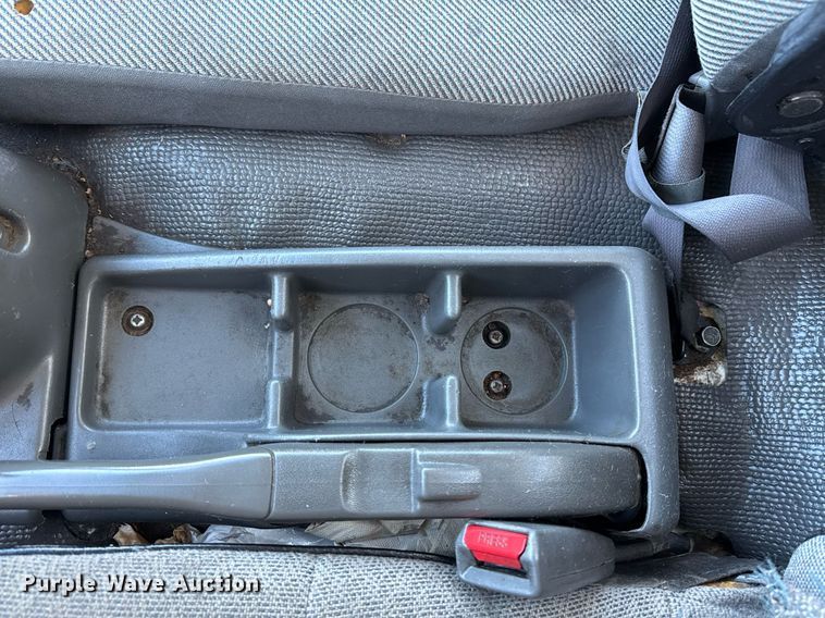 image for item EG2487 2003 Isuzu  NPR sprayer truck 