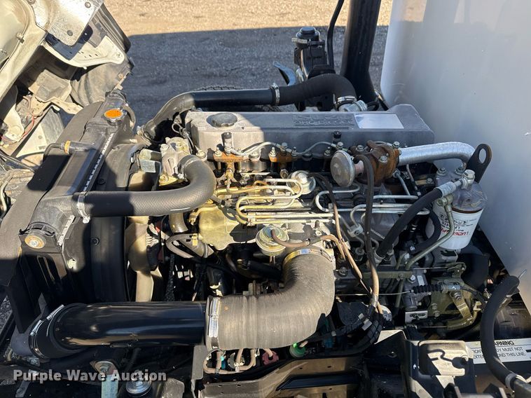 image for item EG2487 2003 Isuzu  NPR sprayer truck 