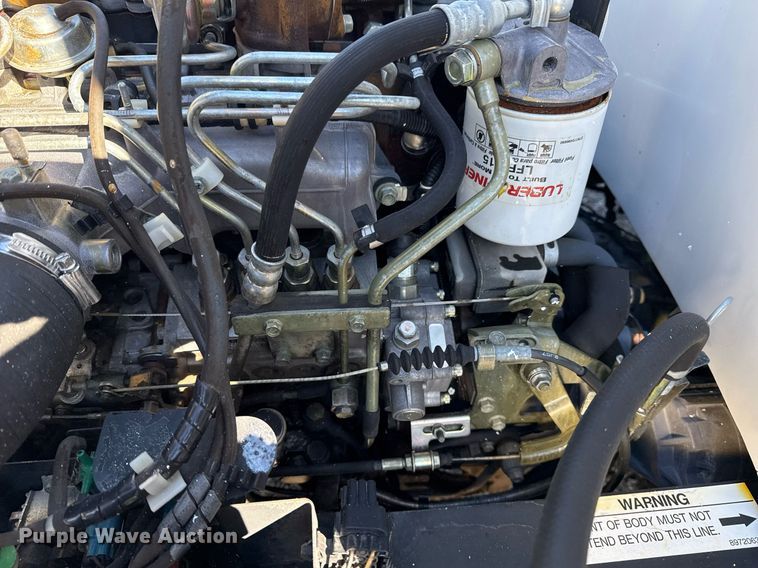 image for item EG2487 2003 Isuzu  NPR sprayer truck 