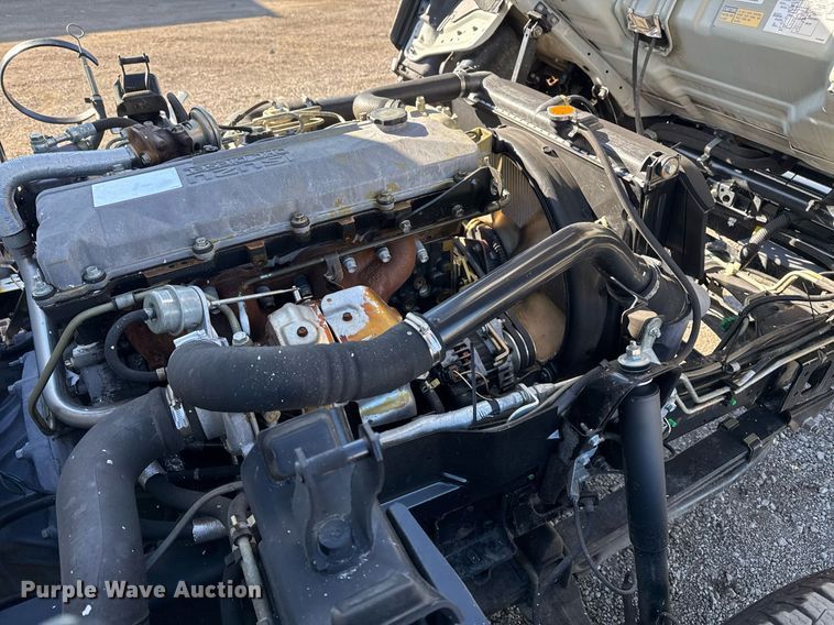 image for item EG2487 2003 Isuzu  NPR sprayer truck 