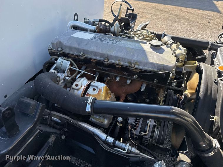 image for item EG2487 2003 Isuzu  NPR sprayer truck 