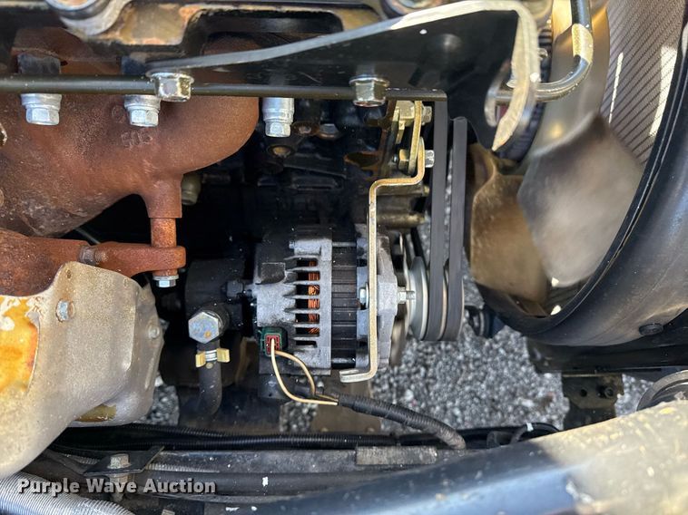 image for item EG2487 2003 Isuzu  NPR sprayer truck 