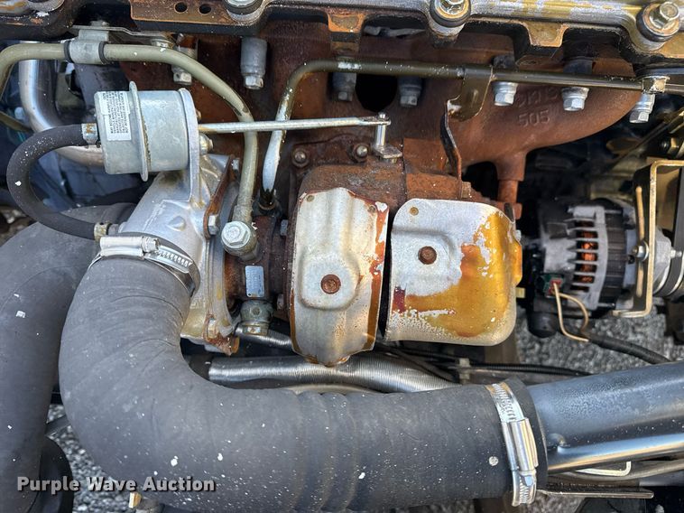 image for item EG2487 2003 Isuzu  NPR sprayer truck 