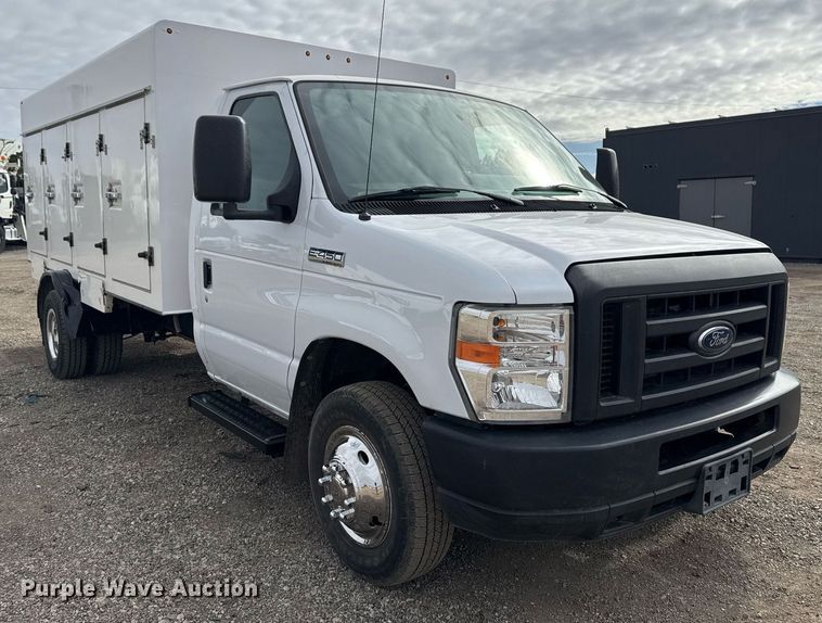 image for item EG2489 2019 Ford E450 Super Duty refrigerated truck