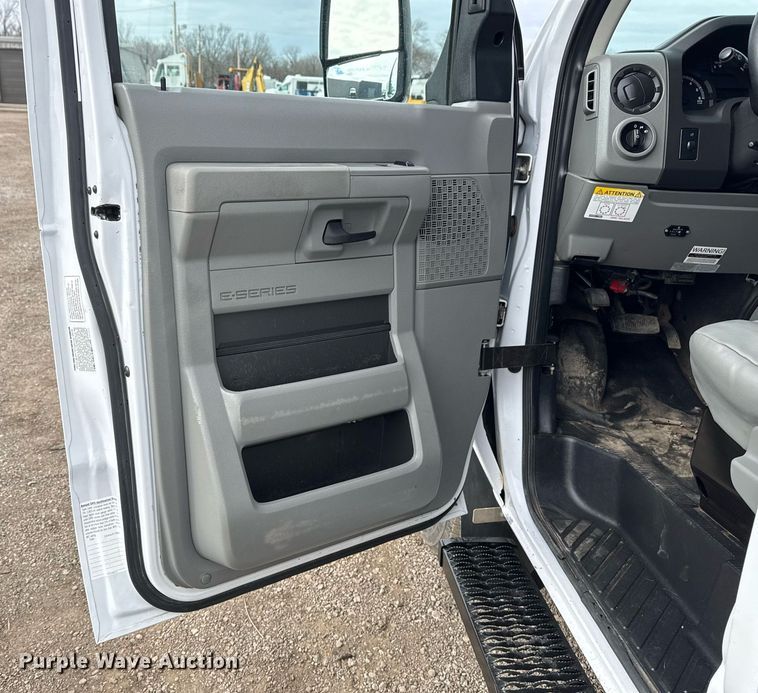 image for item EG2489 2019 Ford E450 Super Duty refrigerated truck