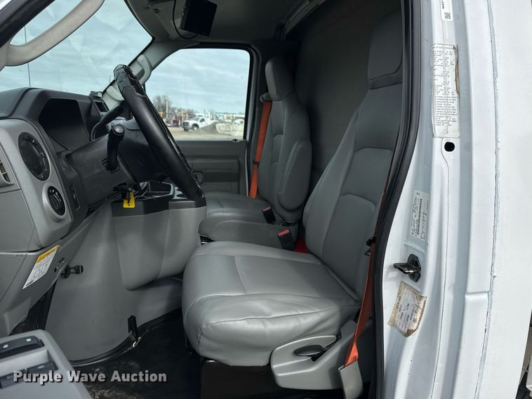 image for item EG2489 2019 Ford E450 Super Duty refrigerated truck