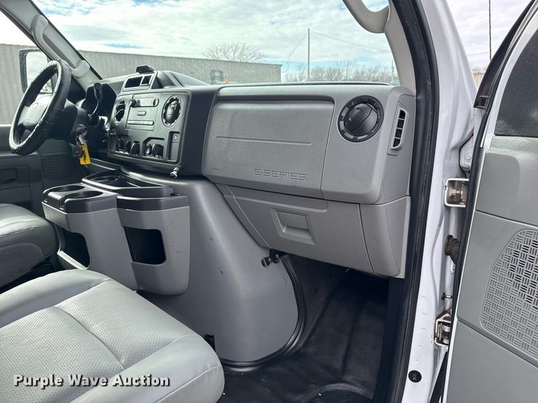 image for item EG2489 2019 Ford E450 Super Duty refrigerated truck