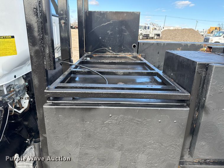 image for item EG2492 2014 Isuzu NPR flatbed truck