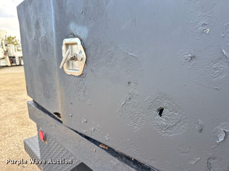 image for item EG2492 2014 Isuzu NPR flatbed truck