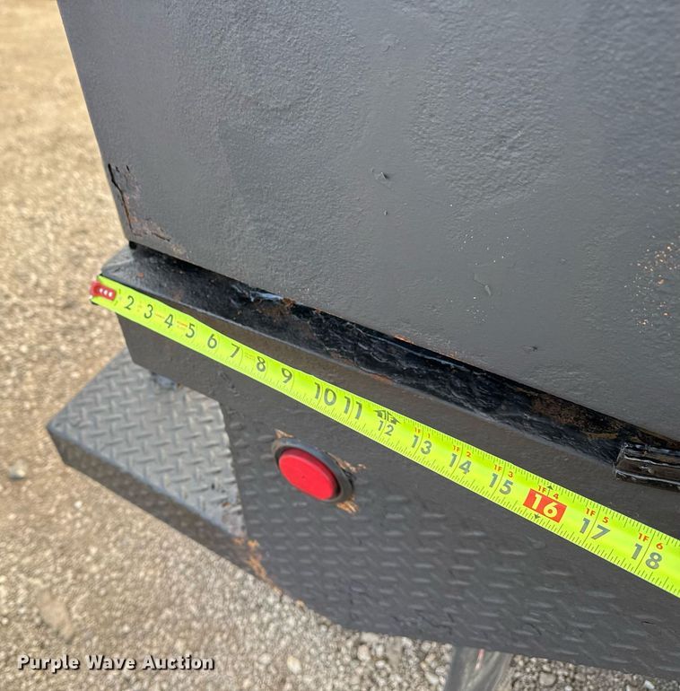 image for item EG2492 2014 Isuzu NPR flatbed truck