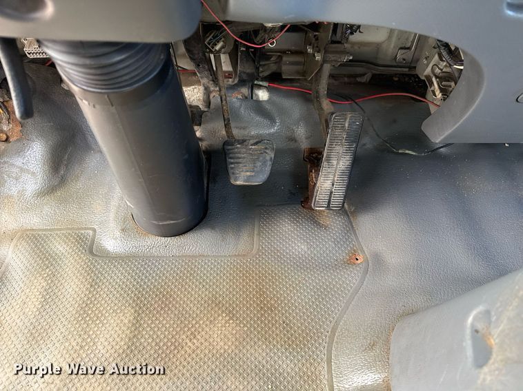 image for item EG2492 2014 Isuzu NPR flatbed truck