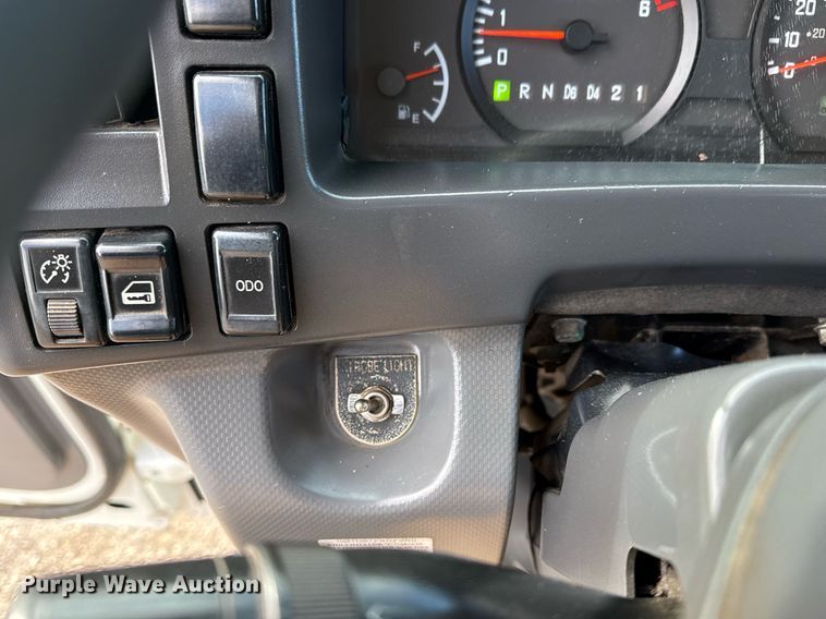 image for item EG2492 2014 Isuzu NPR flatbed truck