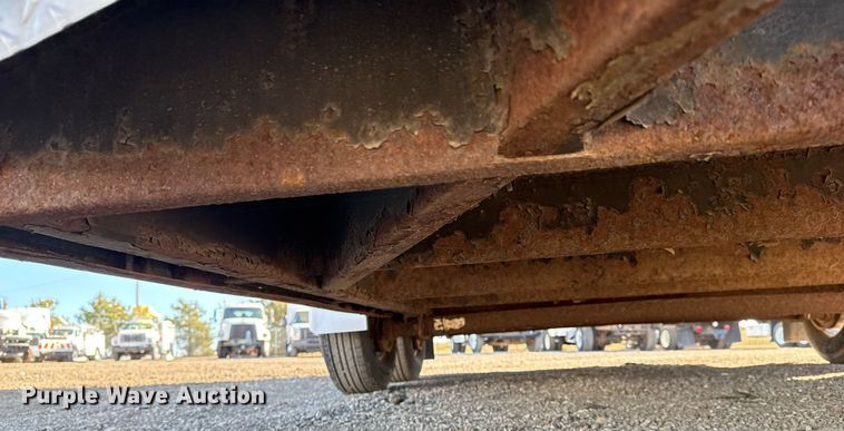 image for item EG2501 2012 Haulmark enclosed cargo trailer