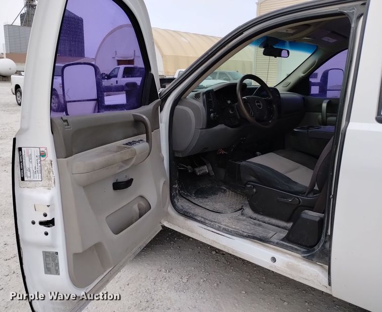 image for item EH0107 2009 GMC Sierra 1500 Ext. Cab pickup truck