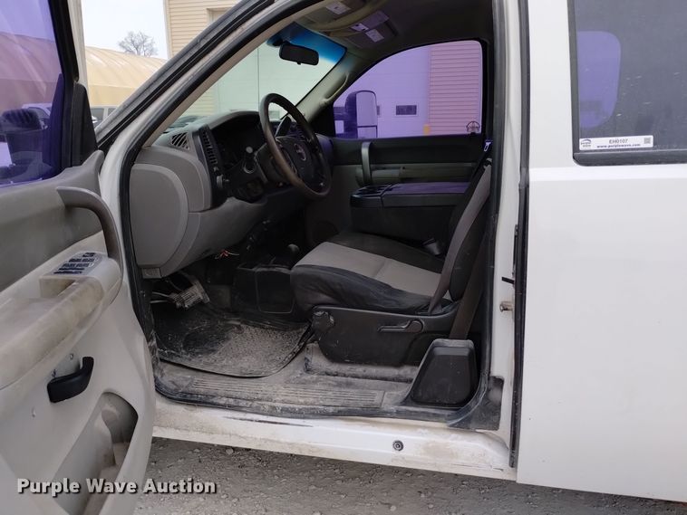 image for item EH0107 2009 GMC Sierra 1500 Ext. Cab pickup truck