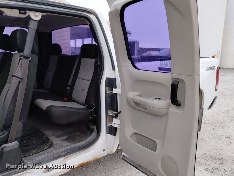 image for item EH0107 2009 GMC Sierra 1500 Ext. Cab pickup truck