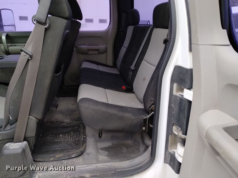 image for item EH0107 2009 GMC Sierra 1500 Ext. Cab pickup truck