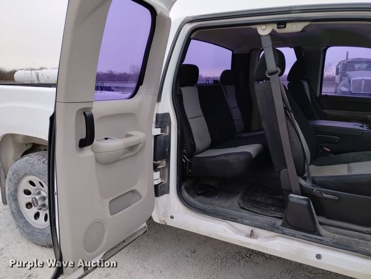 image for item EH0107 2009 GMC Sierra 1500 Ext. Cab pickup truck