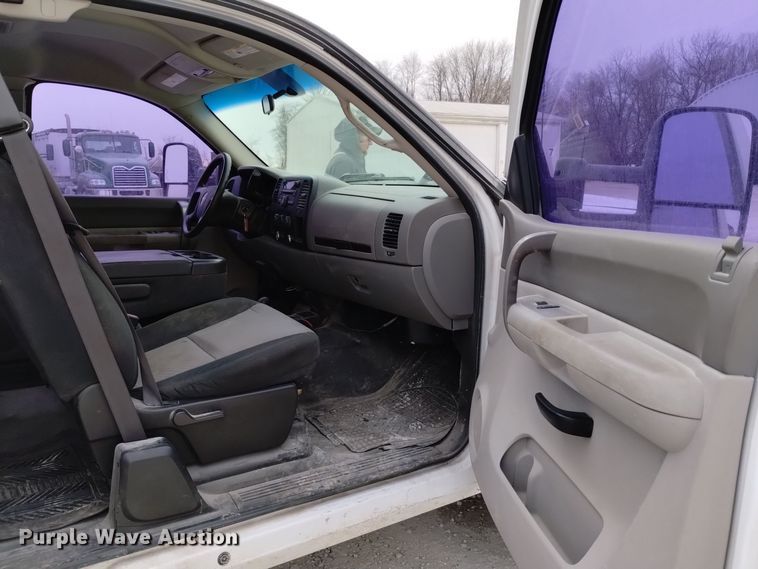 image for item EH0107 2009 GMC Sierra 1500 Ext. Cab pickup truck