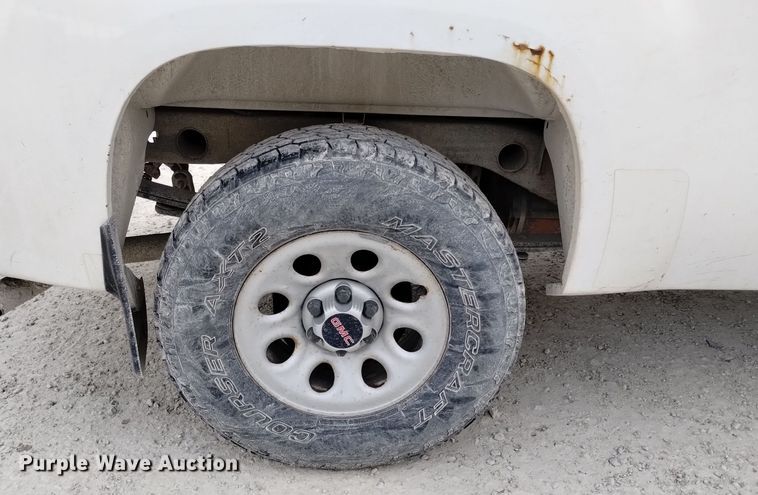 image for item EH0107 2009 GMC Sierra 1500 Ext. Cab pickup truck