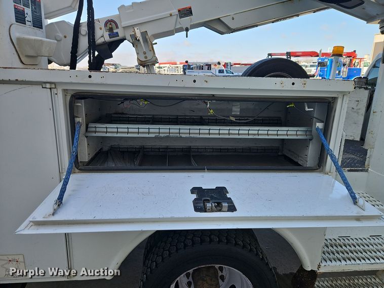 image for item EI8816 2014 Ford F550 Super Duty bucket truck